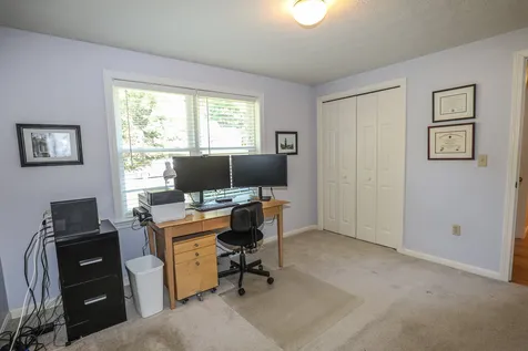 4 Sterling Way Hudson NH 03051