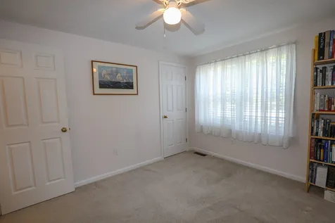 4 Sterling Way Hudson NH 03051