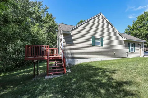 4 Sterling Way Hudson NH 03051