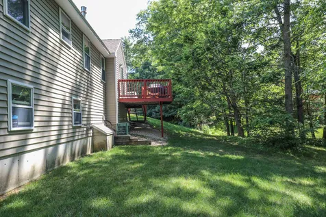 4 Sterling Way Hudson NH 03051