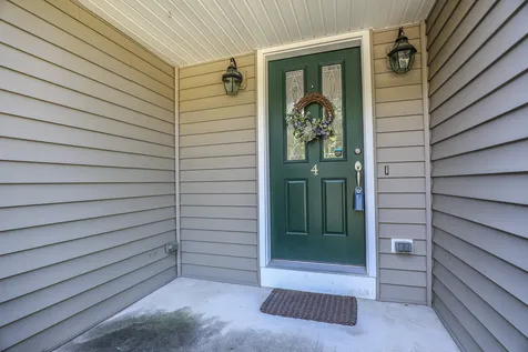 4 Sterling Way Hudson NH 03051