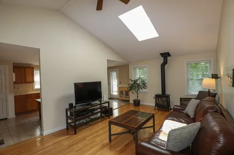 4 Sterling Way Hudson NH 03051