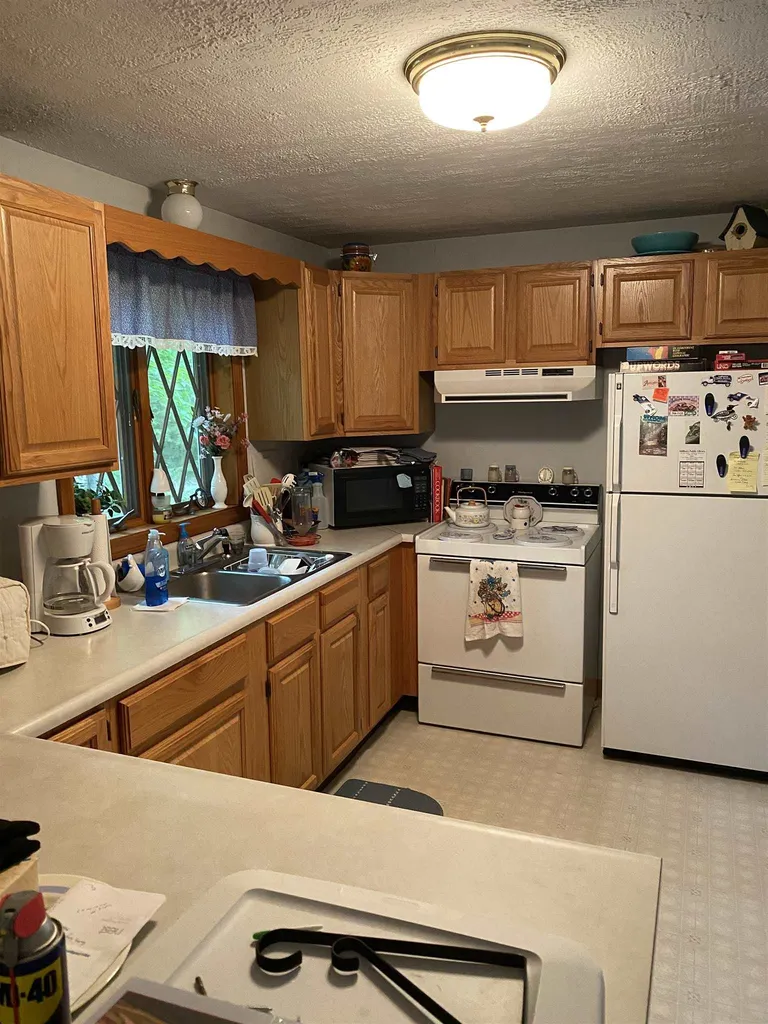 10 Elaine Road Middleton NH 03887
