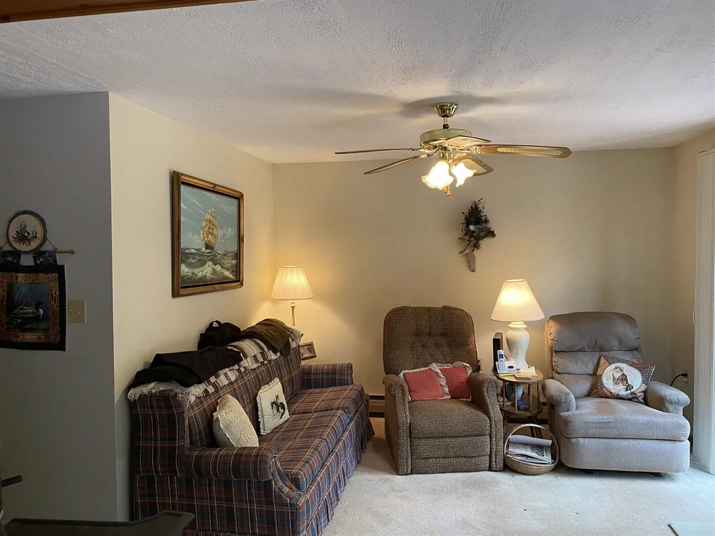 10 Elaine Road Middleton NH 03887
