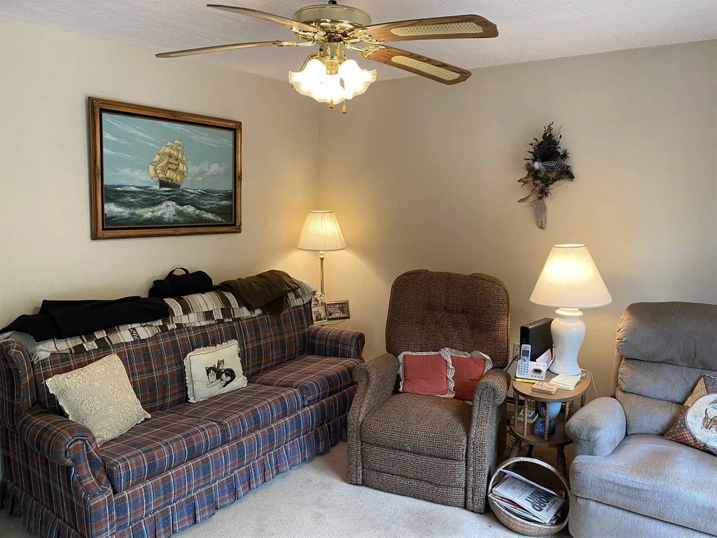 10 Elaine Road Middleton NH 03887