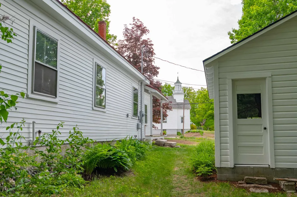 18 Church Place Wilmot NH 03287