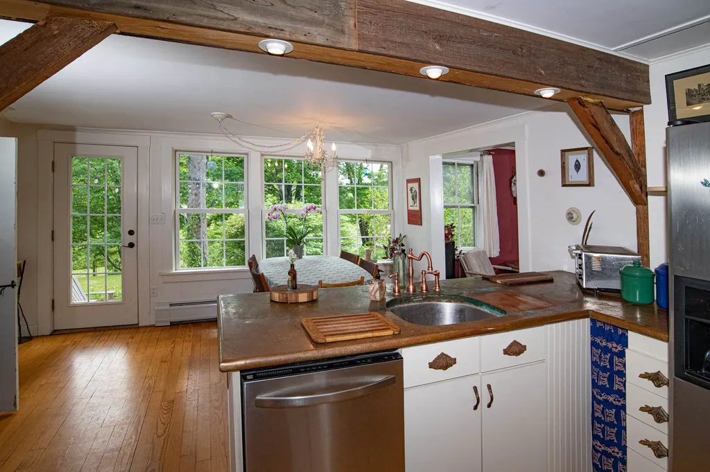 18 Church Place Wilmot NH 03287