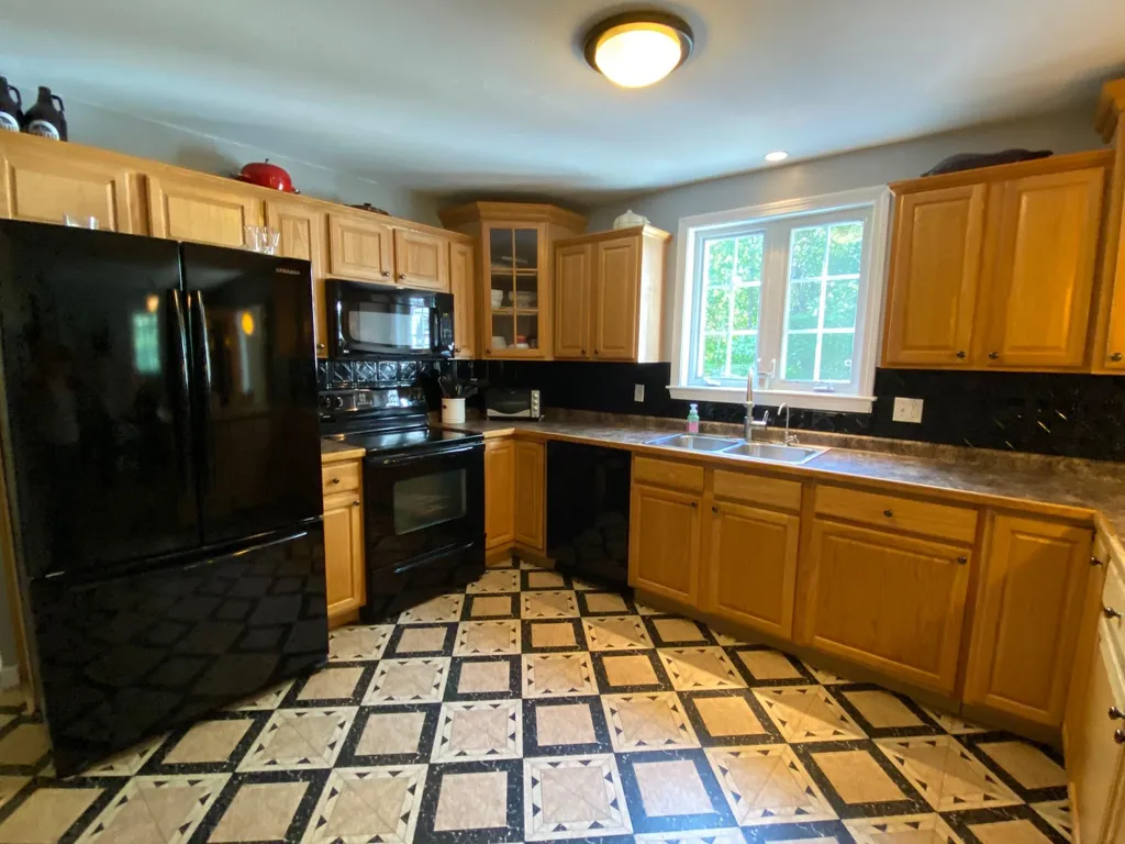 82 Oak Ridge Road Weare NH 03281