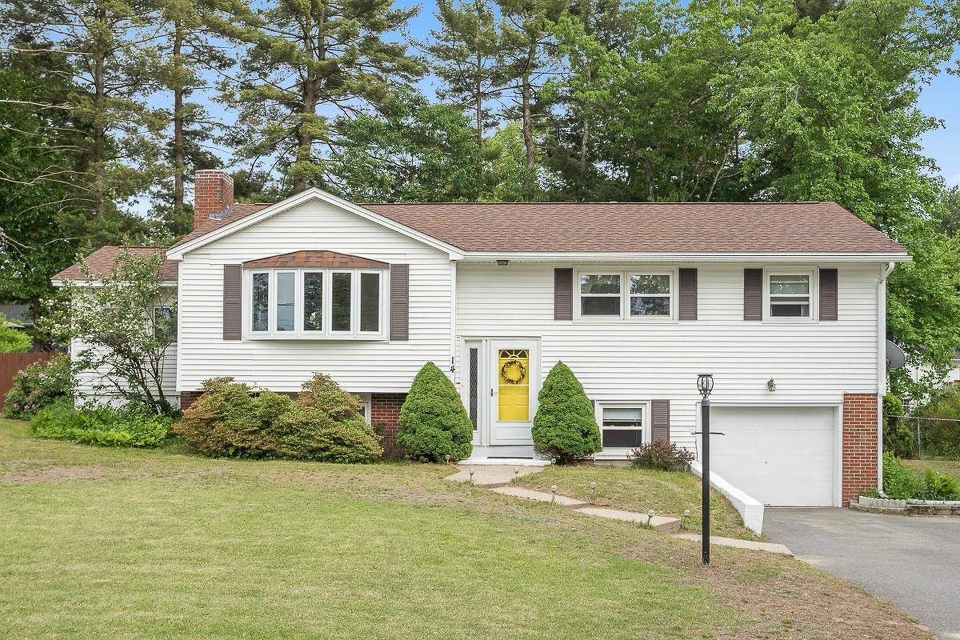 14 Tamarack Street Hudson NH 03051