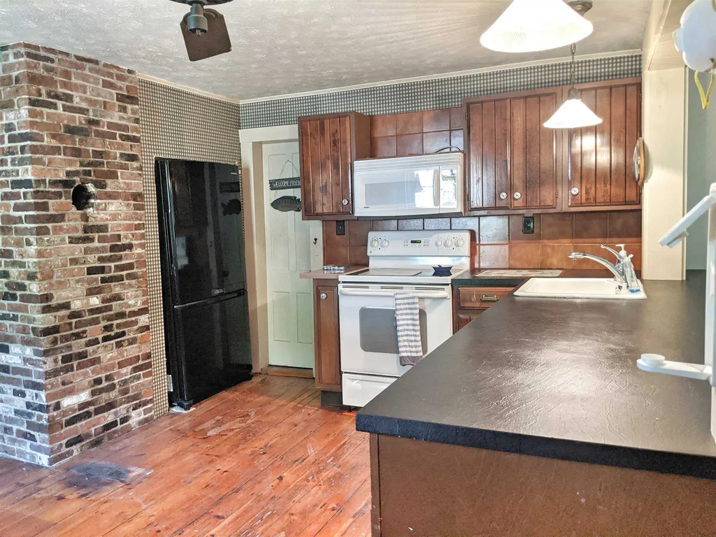 16 Water Street Meredith NH 03253