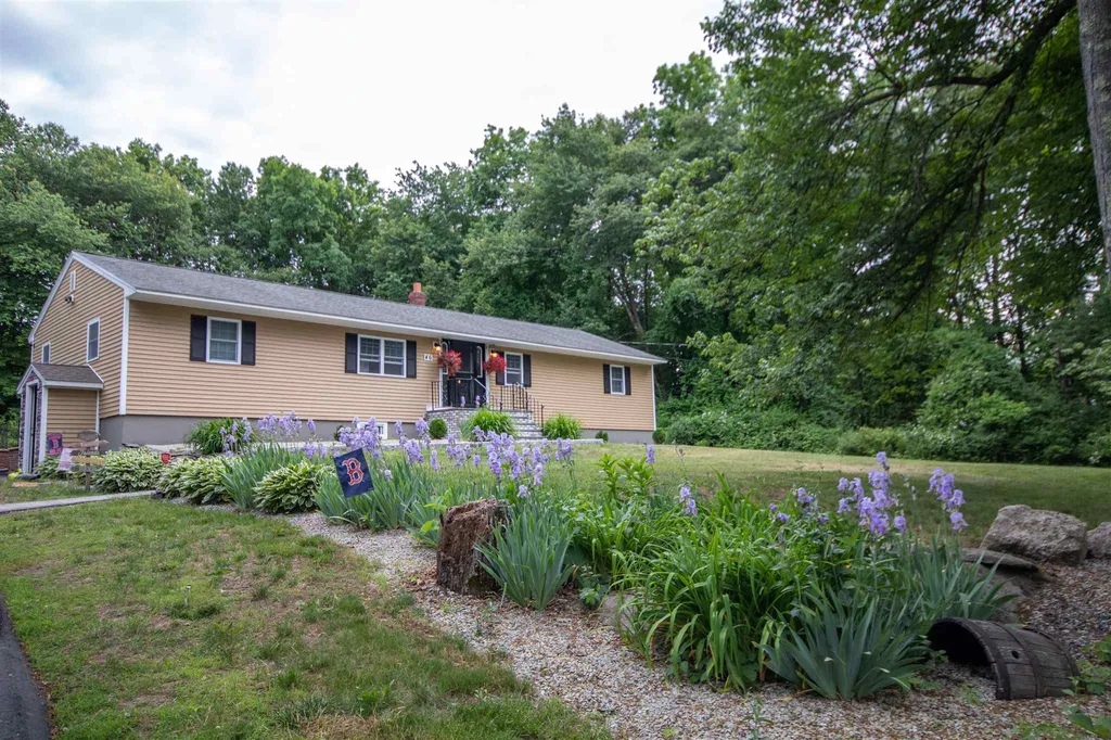 46 Dutton Road Pelham NH 03076