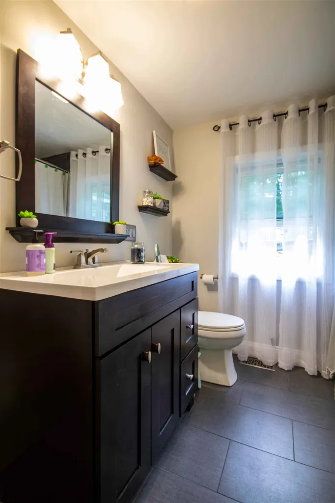 46 Dutton Road Pelham NH 03076