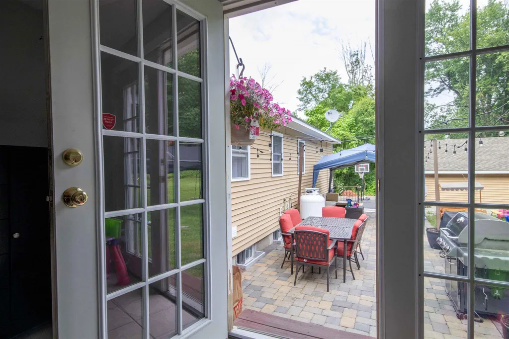 46 Dutton Road Pelham NH 03076