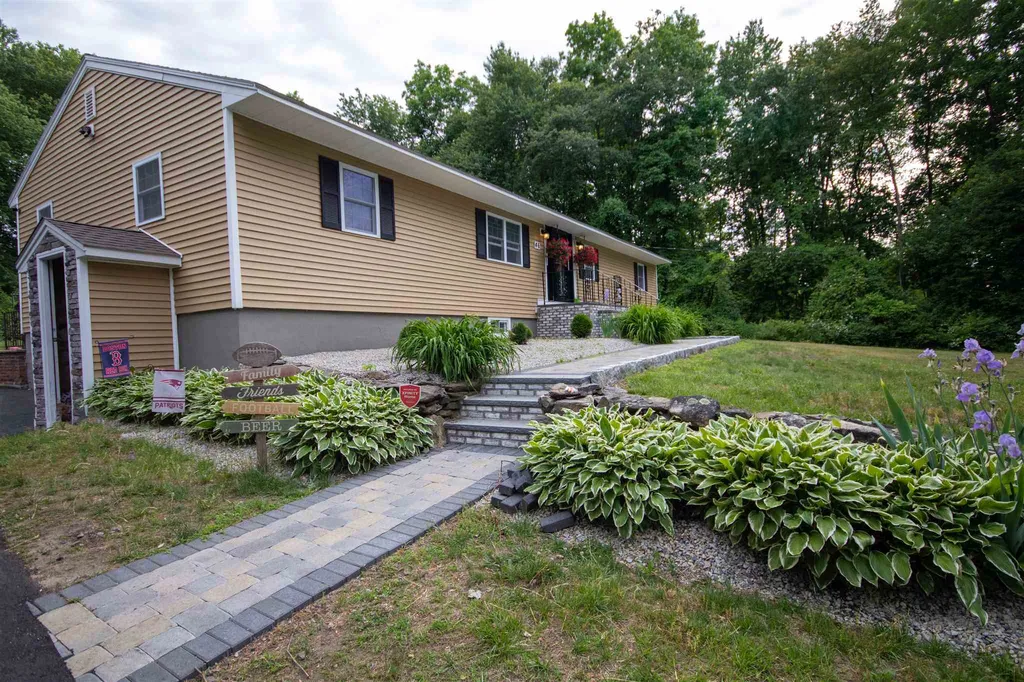 46 Dutton Road Pelham NH 03076