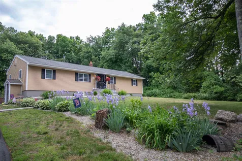 46 Dutton Road Pelham NH 03076