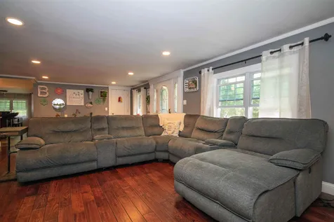 46 Dutton Road Pelham NH 03076