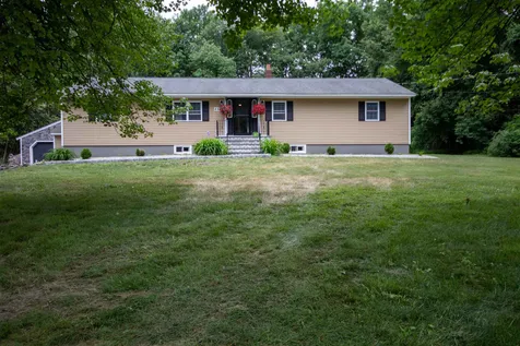 46 Dutton Road Pelham NH 03076