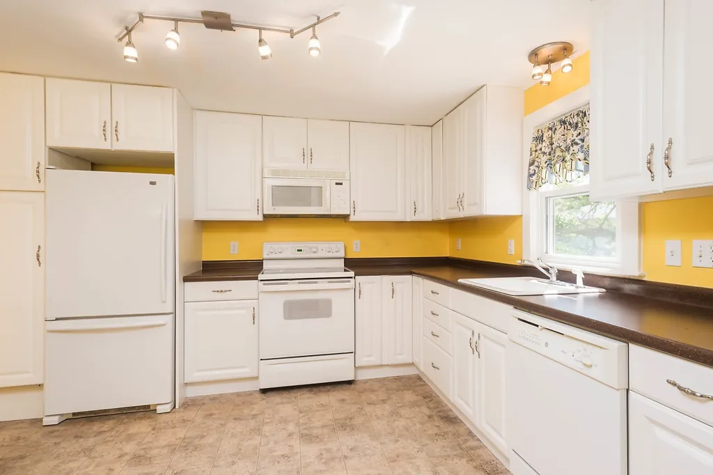 52 Maplecrest Street Newmarket NH 03857