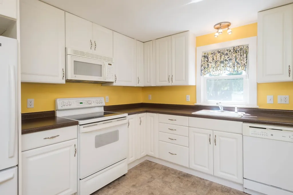 52 Maplecrest Street Newmarket NH 03857