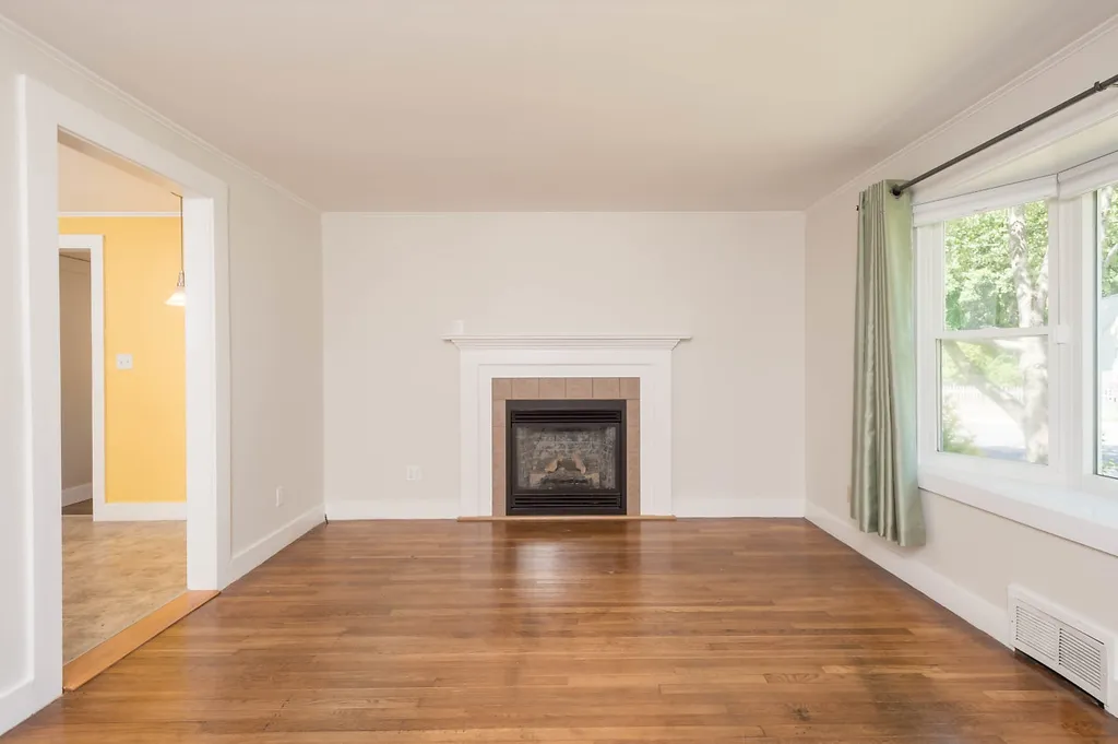 52 Maplecrest Street Newmarket NH 03857
