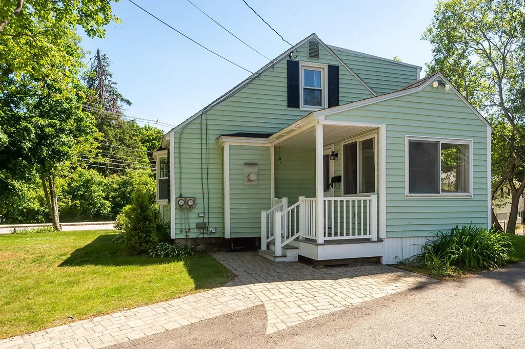 52 Maplecrest Street Newmarket NH 03857