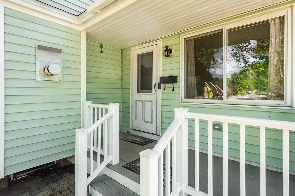 52 Maplecrest Street Newmarket NH 03857