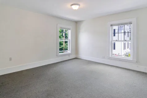 8 Pleasant Street Kittery ME 03904
