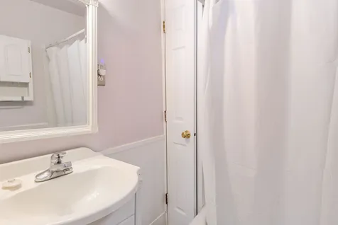 8 Pleasant Street Kittery ME 03904