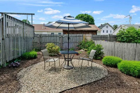 8 Pleasant Street Kittery ME 03904