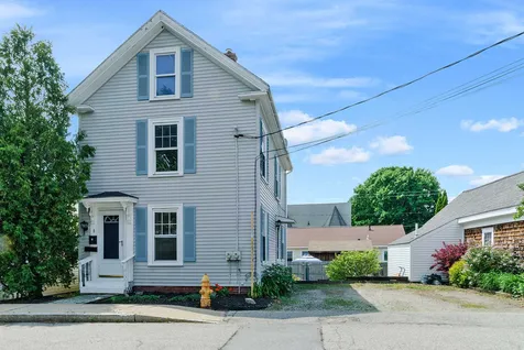 8 Pleasant Street Kittery ME 03904