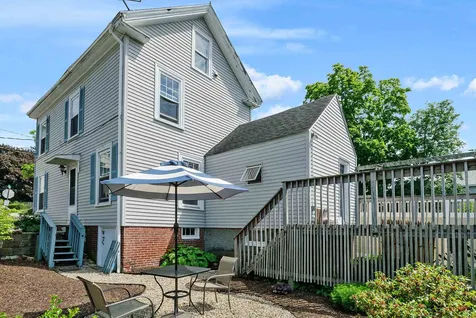 8 Pleasant Street Kittery ME 03904