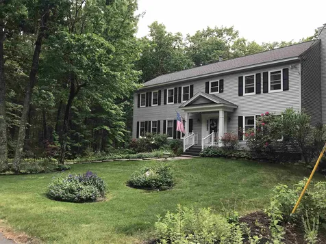 23 Shakespeare Road Nashua NH 03062