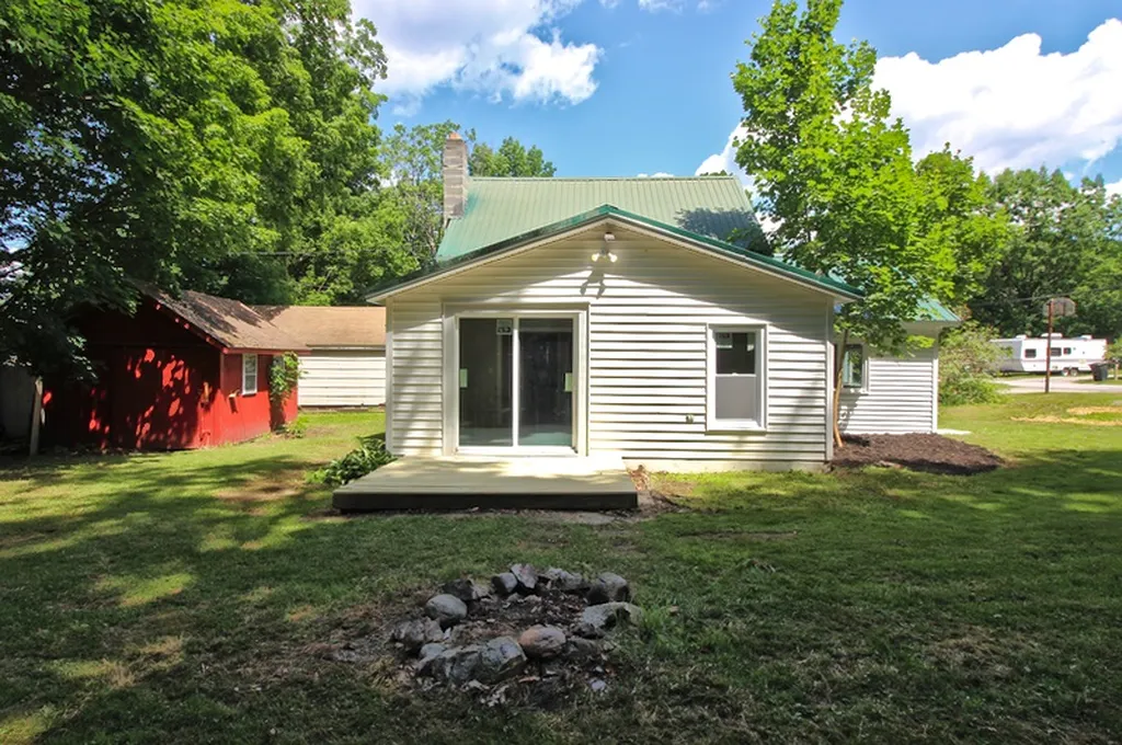 105 Hickory Hill Road Bennington VT 05201