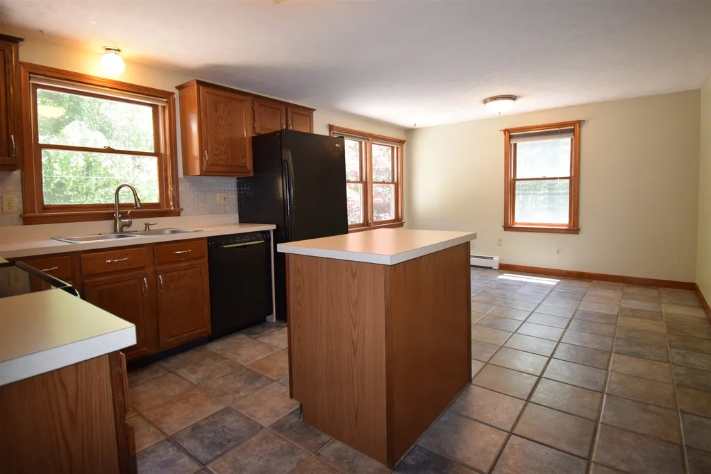 3 Sean Drive Kingston NH 03848
