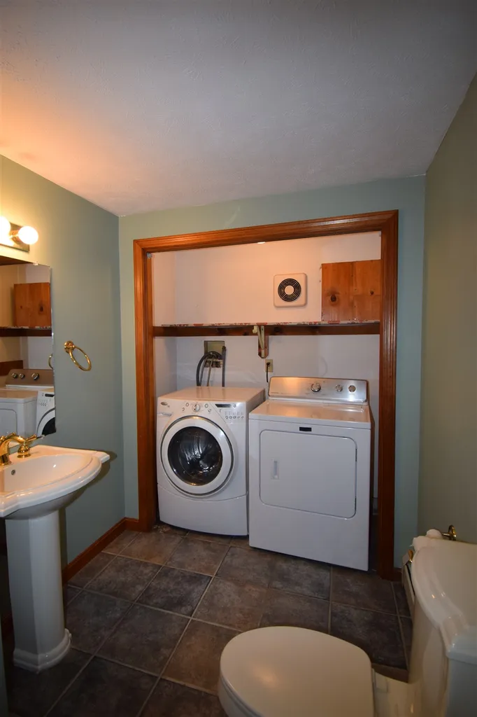 3 Sean Drive Kingston NH 03848
