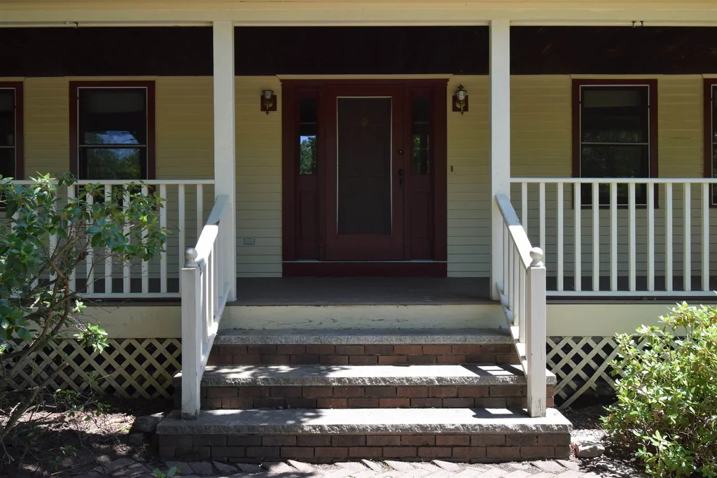 3 Sean Drive Kingston NH 03848