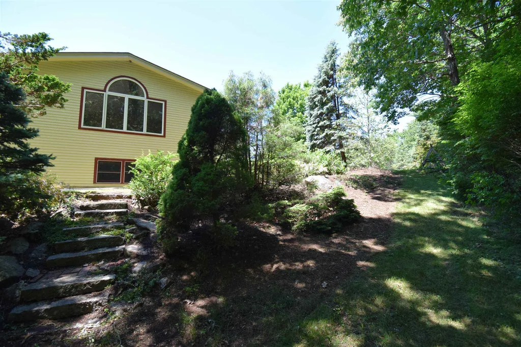 3 Sean Drive Kingston NH 03848