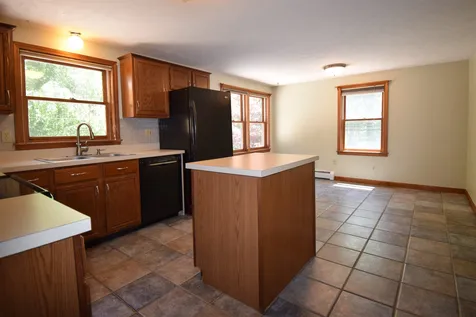 3 Sean Drive Kingston NH 03848