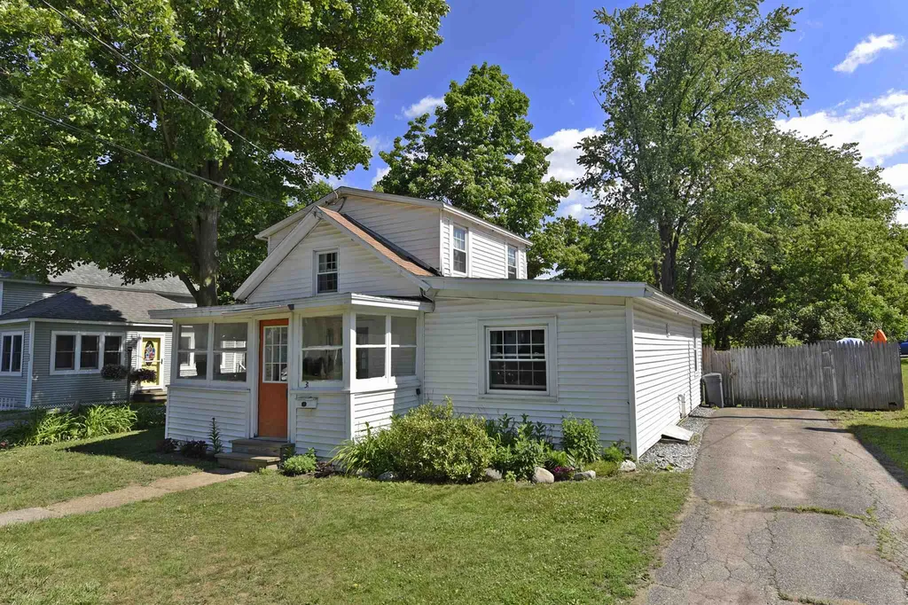 31 North Street Essex VT 05452