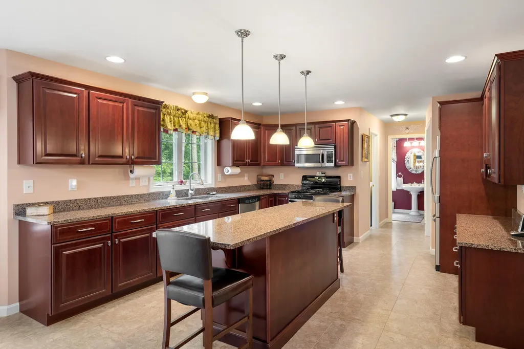 107 Mcintosh Road Danville NH 03819