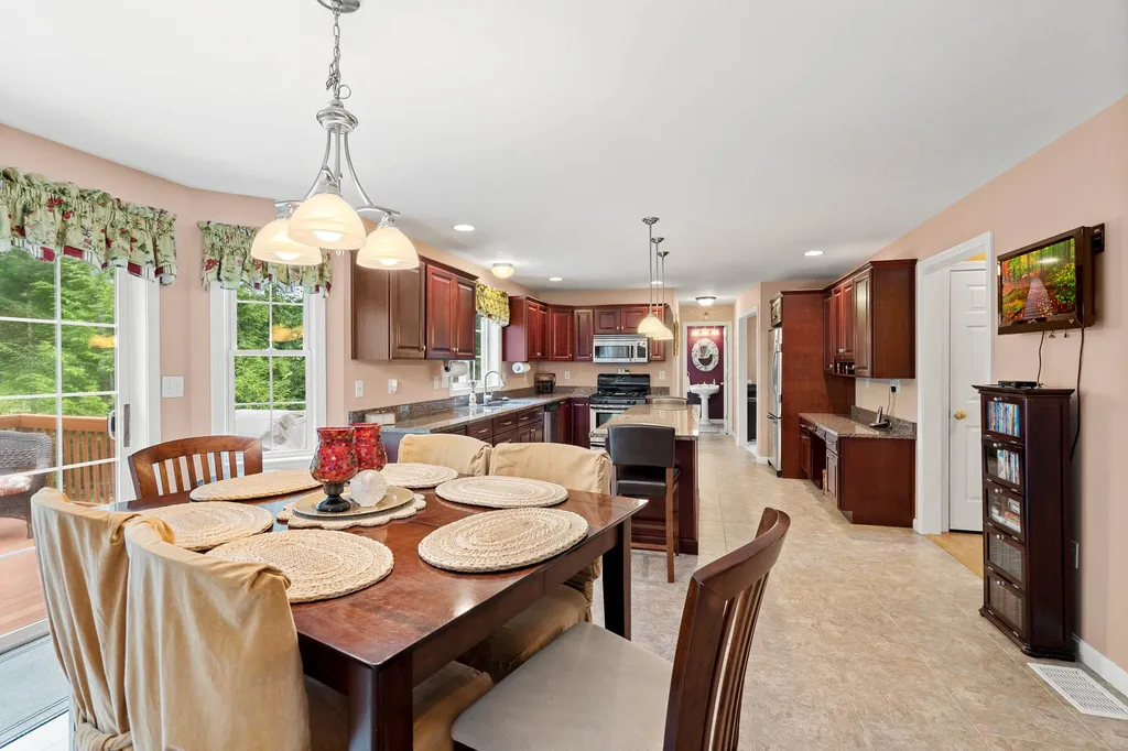 107 Mcintosh Road Danville NH 03819