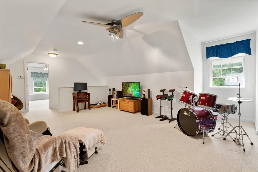 107 Mcintosh Road Danville NH 03819