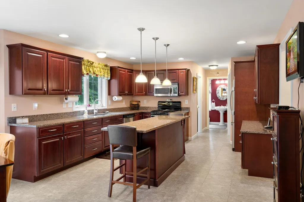 107 Mcintosh Road Danville NH 03819