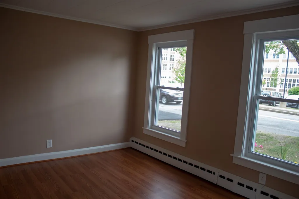 25 Strafford Street Laconia NH 03246