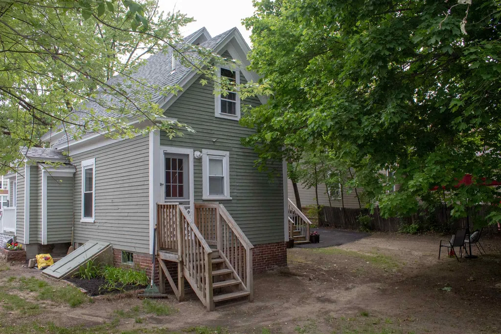 25 Strafford Street Laconia NH 03246