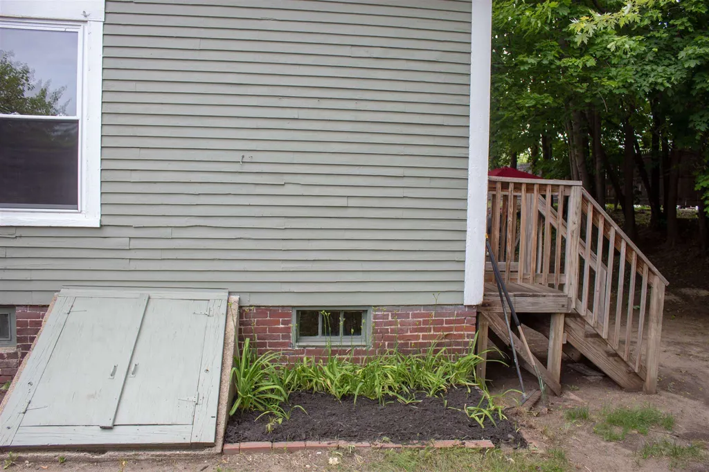 25 Strafford Street Laconia NH 03246