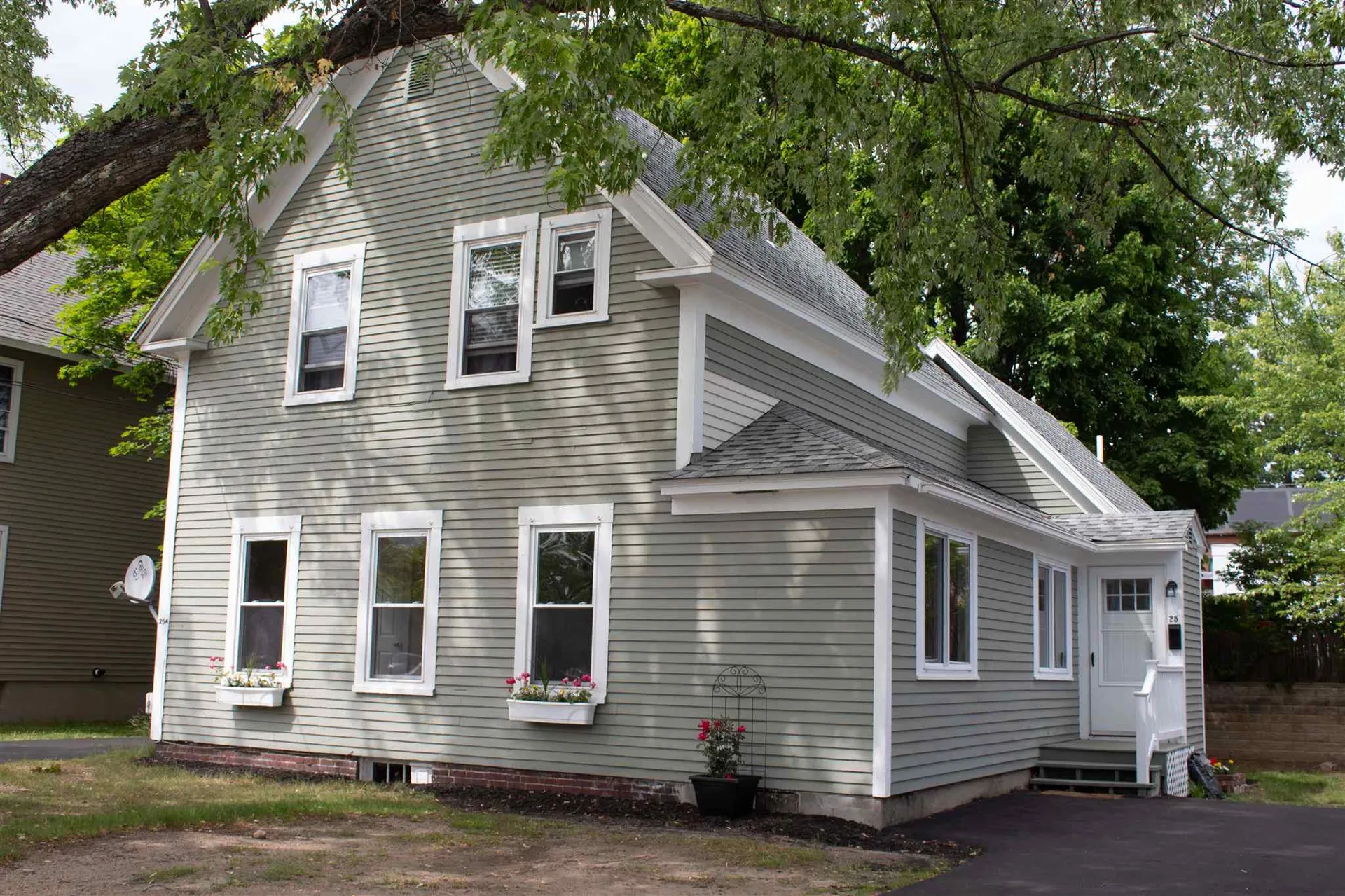 25 Strafford Street Laconia NH 03246