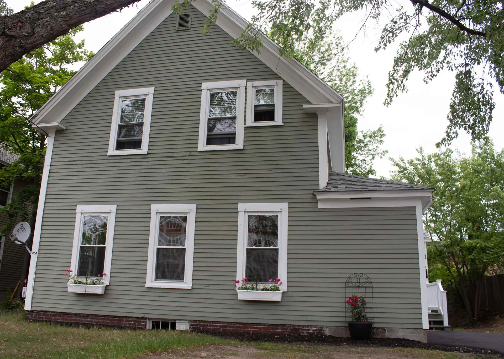 25 Strafford Street Laconia NH 03246