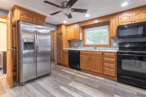 31 Hillside Avenue Derry NH 03038