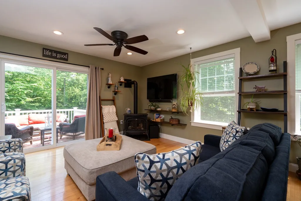 68 Village Place Drive Barrington NH 03825